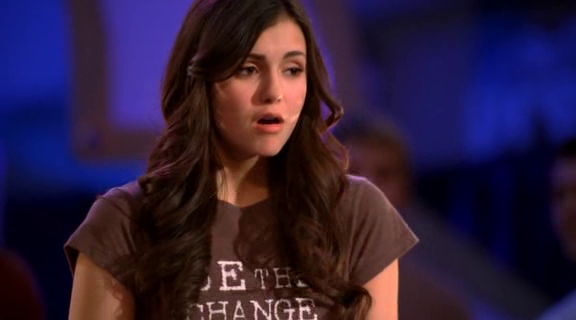 vampirediariesworld-dot-org_AmericanMall02497.png