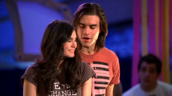 vampirediariesworld-dot-org_AmericanMall02508.png