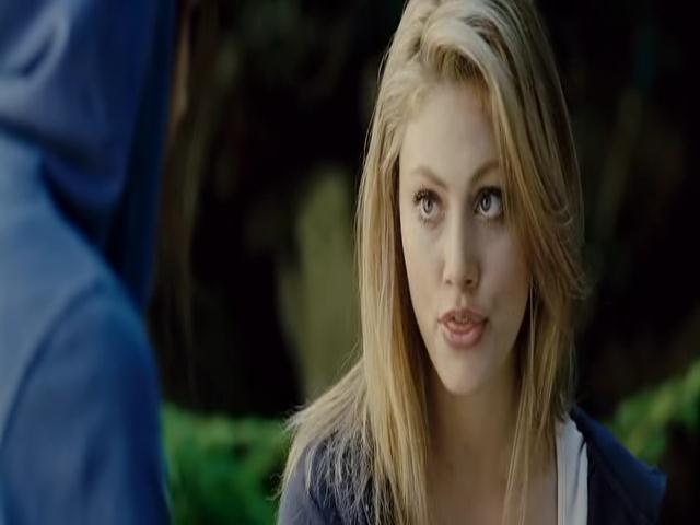 VampireDiariesWorld-dot-org_TomorrowWhenTheWarBegan-0904.jpg