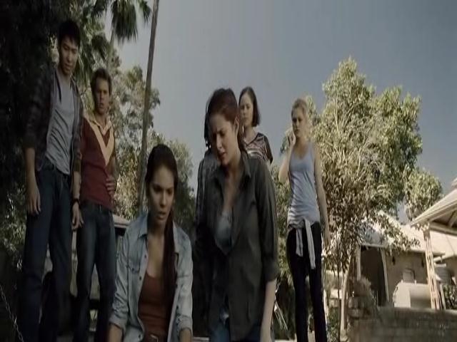 VampireDiariesWorld-dot-org_TomorrowWhenTheWarBegan-1405.jpg