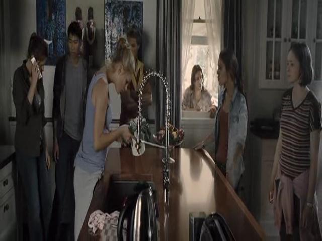 VampireDiariesWorld-dot-org_TomorrowWhenTheWarBegan-1442.jpg