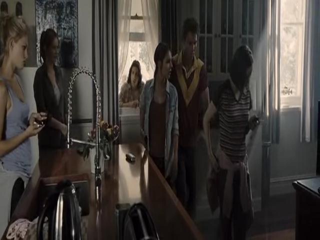 VampireDiariesWorld-dot-org_TomorrowWhenTheWarBegan-1456.jpg
