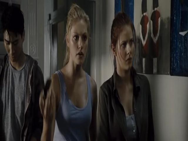 VampireDiariesWorld-dot-org_TomorrowWhenTheWarBegan-1457.jpg