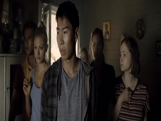 VampireDiariesWorld-dot-org_TomorrowWhenTheWarBegan-1533.jpg