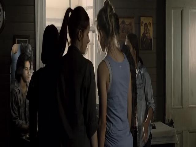 VampireDiariesWorld-dot-org_TomorrowWhenTheWarBegan-1550.jpg