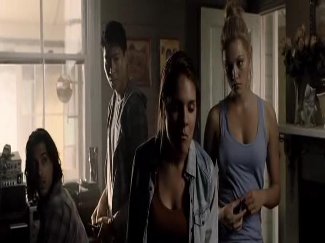 VampireDiariesWorld-dot-org_TomorrowWhenTheWarBegan-1565.jpg