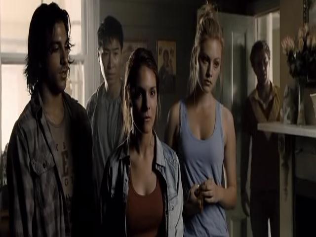 VampireDiariesWorld-dot-org_TomorrowWhenTheWarBegan-1570.jpg