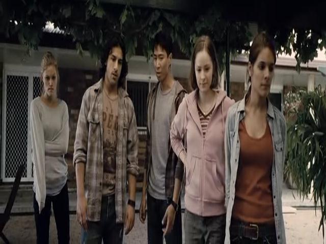 VampireDiariesWorld-dot-org_TomorrowWhenTheWarBegan-1609.jpg