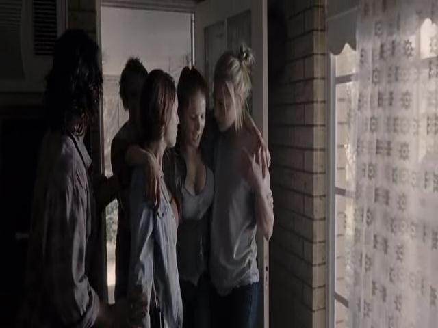 VampireDiariesWorld-dot-org_TomorrowWhenTheWarBegan-2143.jpg