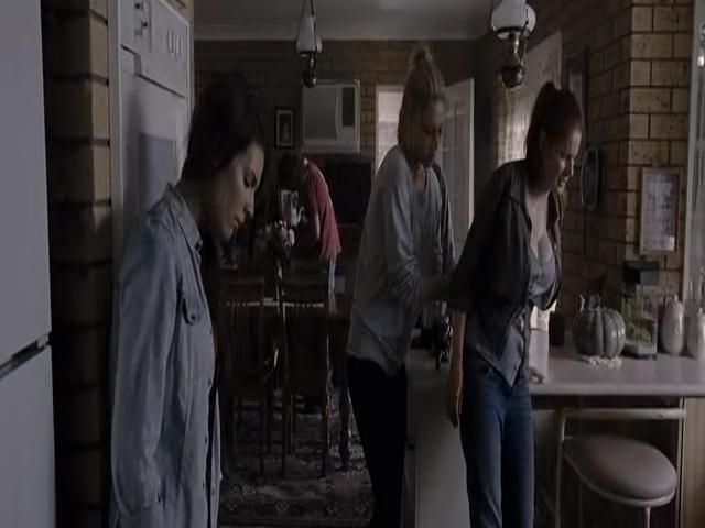VampireDiariesWorld-dot-org_TomorrowWhenTheWarBegan-2151.jpg
