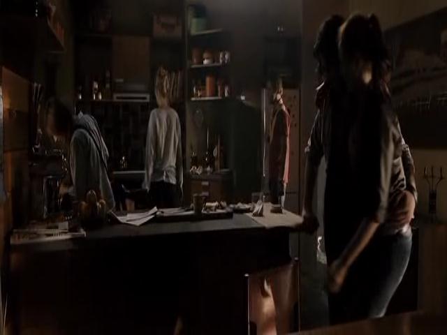 VampireDiariesWorld-dot-org_TomorrowWhenTheWarBegan-2248.jpg