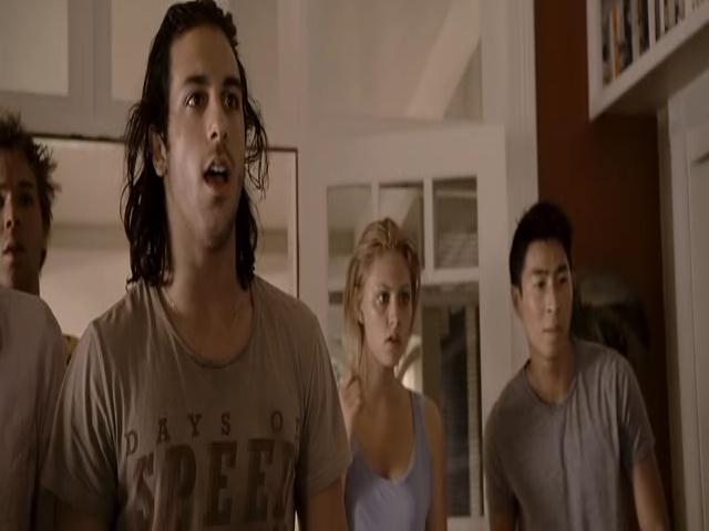 VampireDiariesWorld-dot-org_TomorrowWhenTheWarBegan-4113.jpg
