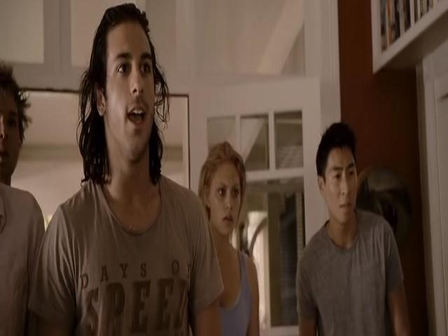 VampireDiariesWorld-dot-org_TomorrowWhenTheWarBegan-4114.jpg