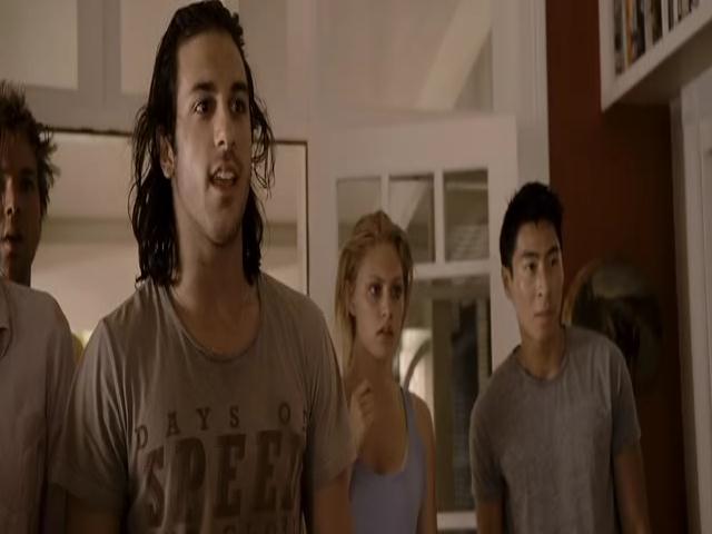 VampireDiariesWorld-dot-org_TomorrowWhenTheWarBegan-4116.jpg