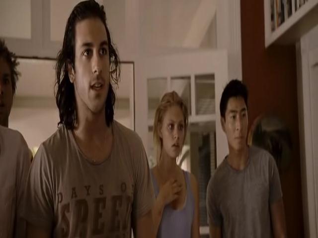 VampireDiariesWorld-dot-org_TomorrowWhenTheWarBegan-4117.jpg