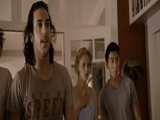 VampireDiariesWorld-dot-org_TomorrowWhenTheWarBegan-4119.jpg