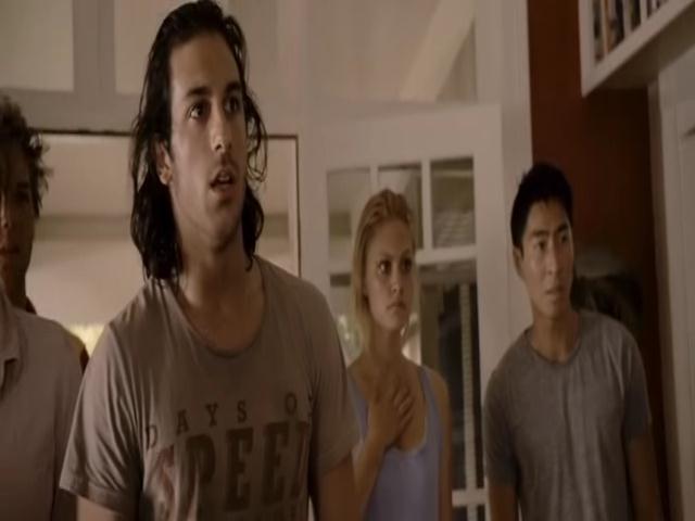 VampireDiariesWorld-dot-org_TomorrowWhenTheWarBegan-4125.jpg