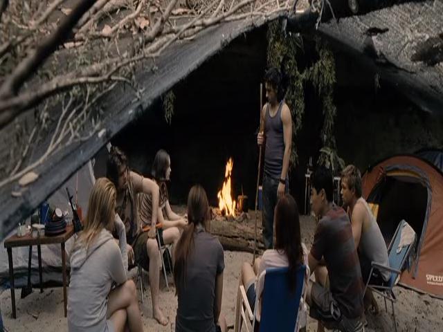 VampireDiariesWorld-dot-org_TomorrowWhenTheWarBegan-4554.jpg