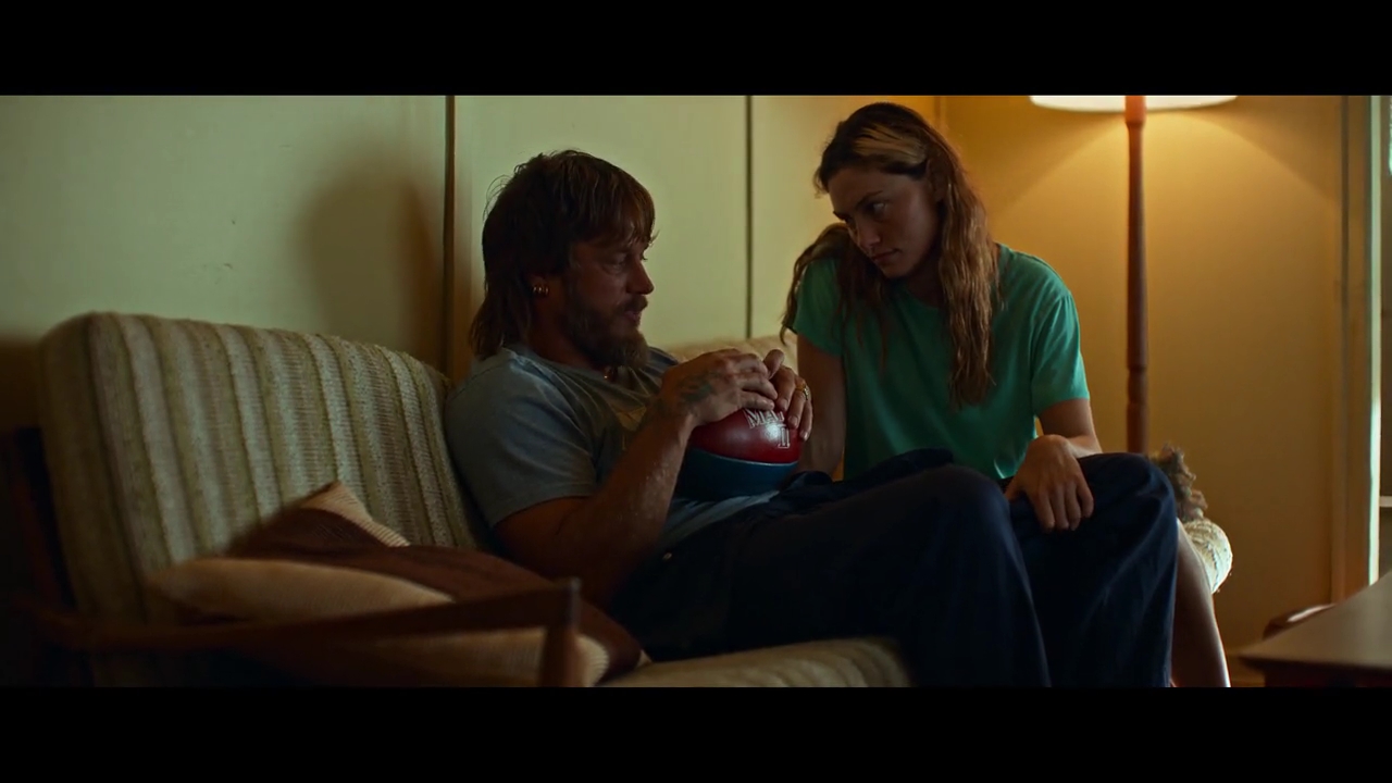 VampireDiariesWorld-BoySwallowsUniverse2060.jpg VampireDiariesWorld-BoySwallowsUniverse2060.jpg