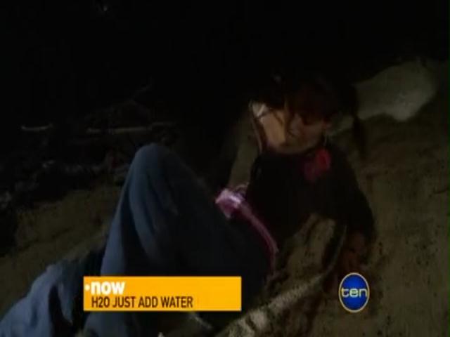 VampireDiariesWorld-dot-org_H2OJustAddWater-s01e01-0427.jpg VampireDiariesWorld-dot-org_H2OJustAddWater-s01e01-0427.jpg