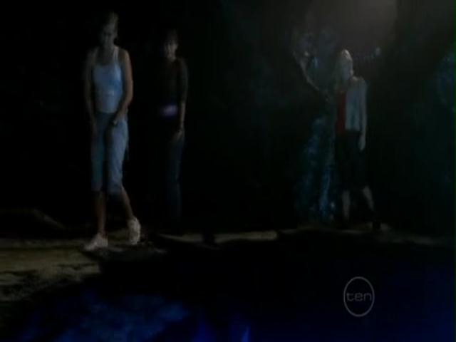VampireDiariesWorld-dot-org_H2OJustAddWater-s01e01-0544.jpg