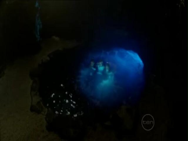 VampireDiariesWorld-dot-org_H2OJustAddWater-s01e01-0645.jpg