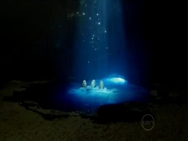 VampireDiariesWorld-dot-org_H2OJustAddWater-s01e01-0652.jpg