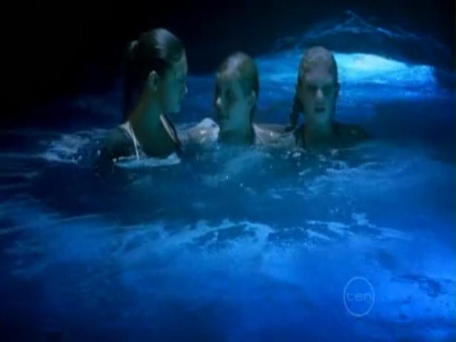 VampireDiariesWorld-dot-org_H2OJustAddWater-s01e01-0666.jpg