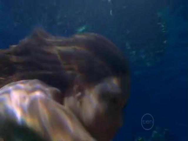 VampireDiariesWorld-dot-org_H2OJustAddWater-s01e03--0915.jpg