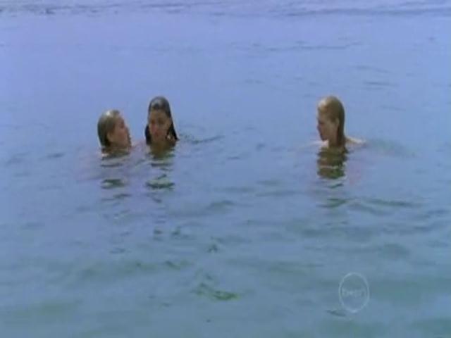 VampireDiariesWorld-dot-org_H2OJustAddWater-s01e03--1142.jpg