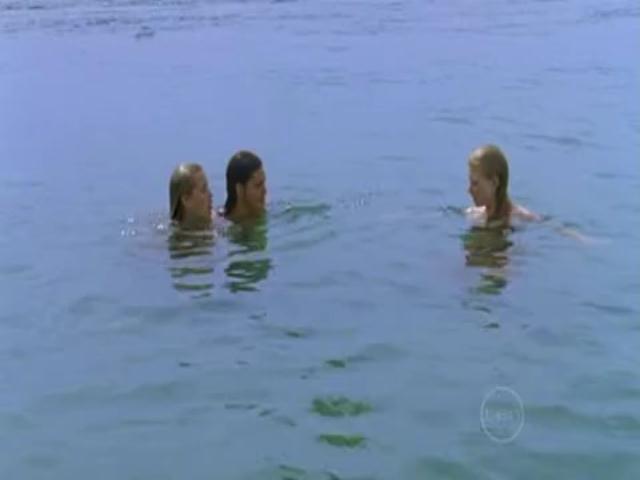 VampireDiariesWorld-dot-org_H2OJustAddWater-s01e03--1145.jpg