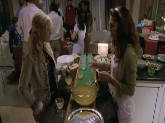 VampireDiariesWorld-dot-org_H2OJustAddWater-s01e07-0510.jpg
