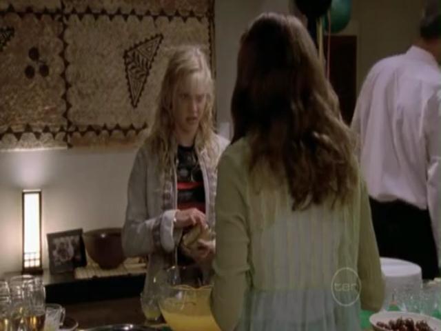 VampireDiariesWorld-dot-org_H2OJustAddWater-s01e07-0512.jpg