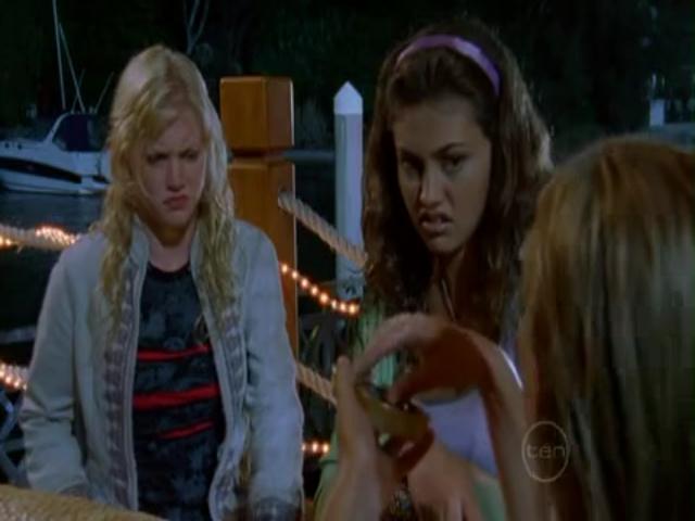 VampireDiariesWorld-dot-org_H2OJustAddWater-s01e07-0760.jpg