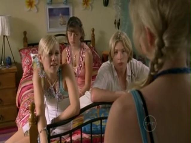 VampireDiariesWorld-dot-org_H2OJustAddWater-s01e09-0707.jpg VampireDiariesWorld-dot-org_H2OJustAddWater-s01e09-0707.jpg