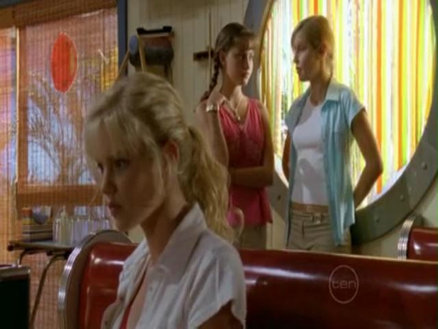 VampireDiariesWorld-dot-org_H2OJustAddWater-s01e11-0707.jpg VampireDiariesWorld-dot-org_H2OJustAddWater-s01e11-0707.jpg