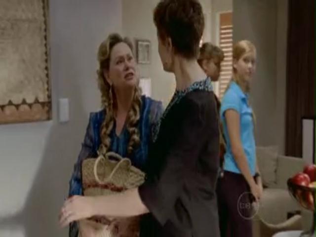 VampireDiariesWorld-dot-org_H2OJustAddWater-s01e13-0325.jpg