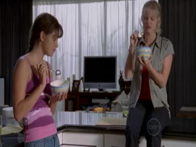 VampireDiariesWorld-dot-org_H20JustAddWater-S01e17-0027.jpg