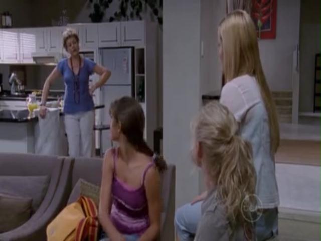 VampireDiariesWorld-dot-org_H20JustAddWater-S01e17-0084.jpg