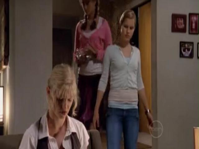 VampireDiariesWorld-dot-org_H20JustAddWater-S01e18-0408.jpg