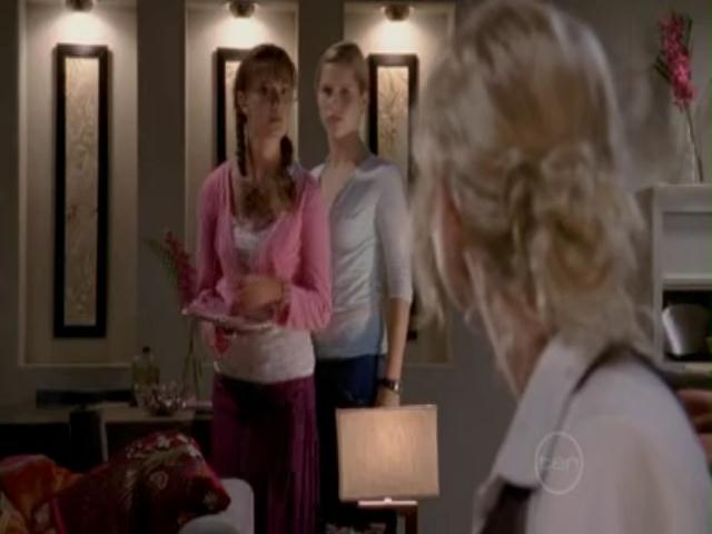 VampireDiariesWorld-dot-org_H20JustAddWater-S01e18-0427.jpg