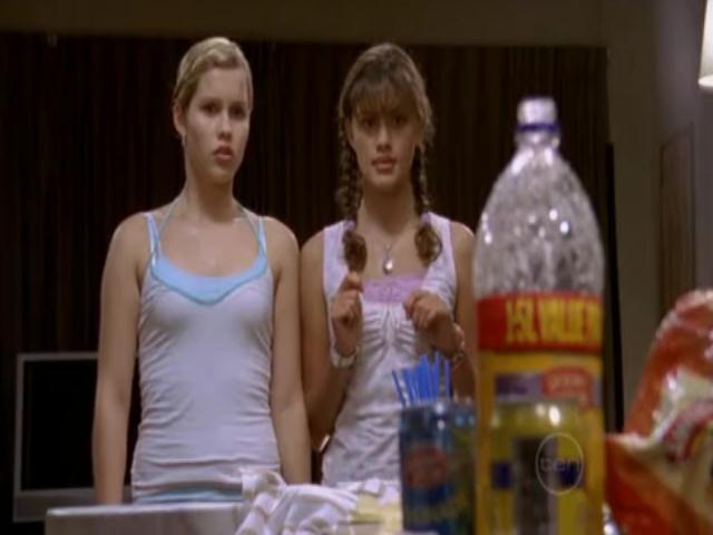 VampireDiariesWorld-dot-org_H20JustAddWater-S01e18-0580.jpg