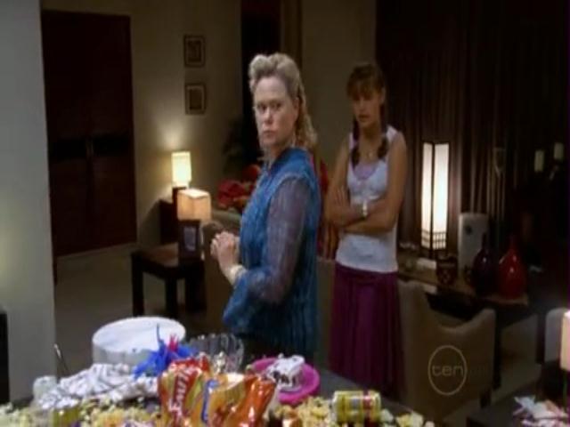 VampireDiariesWorld-dot-org_H20JustAddWater-S01e18-0753.jpg