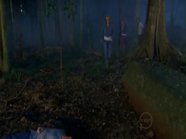 VampireDiariesWorld-dot-org_H20JustAddWater-S01e18-1098.jpg