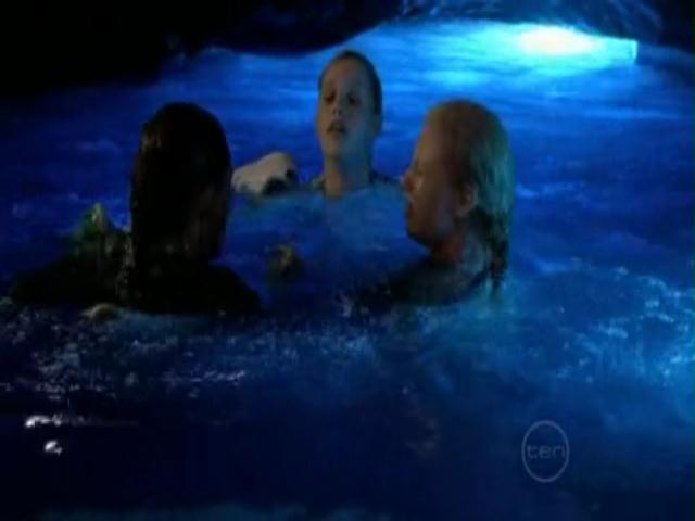 VampireDiariesWorld-dot-org_H20JustAddWater-S01e22-0953.jpg