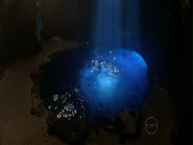VampireDiariesWorld-dot-org_H20JustAddWater-S01e22-0960.jpg