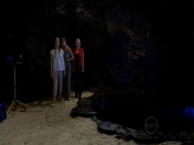 VampireDiariesWorld-dot-org_H20JustAddWater-S01e26-0853.jpg