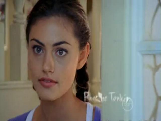 VampireDiariesWorld-dot-org_H2OJustAddWater-s01OpeningCredits-0034.jpg
