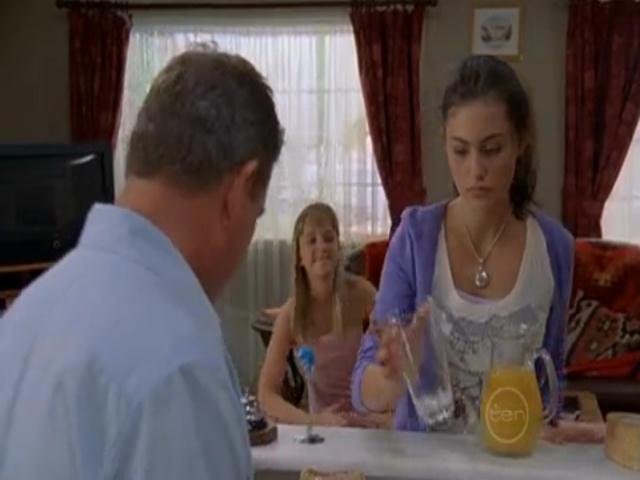 VampireDiariesWorld-dot-org_H20JustAddWater-S02e01-0687.jpg VampireDiariesWorld-dot-org_H20JustAddWater-S02e01-0687.jpg