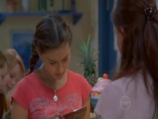 VampireDiariesWorld-dot-org_H20JustAddWater-S02e03-1139.jpg VampireDiariesWorld-dot-org_H20JustAddWater-S02e03-1139.jpg